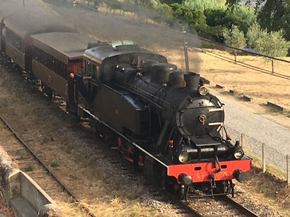 Douro train.jpg