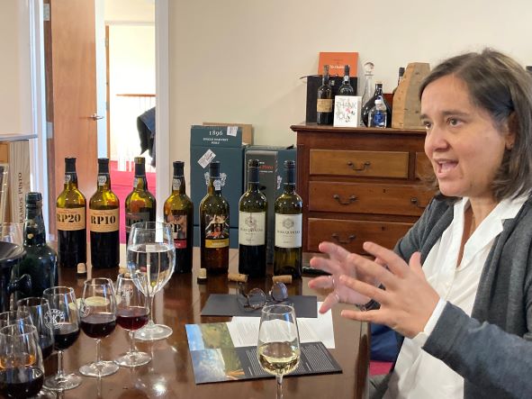 Ana Rosas presenting the wines