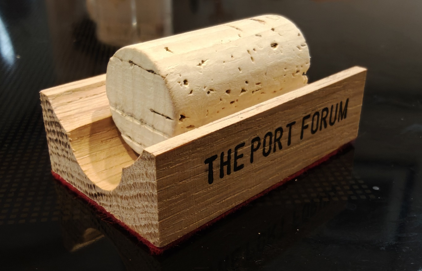 Travel Stand magnum.jpg