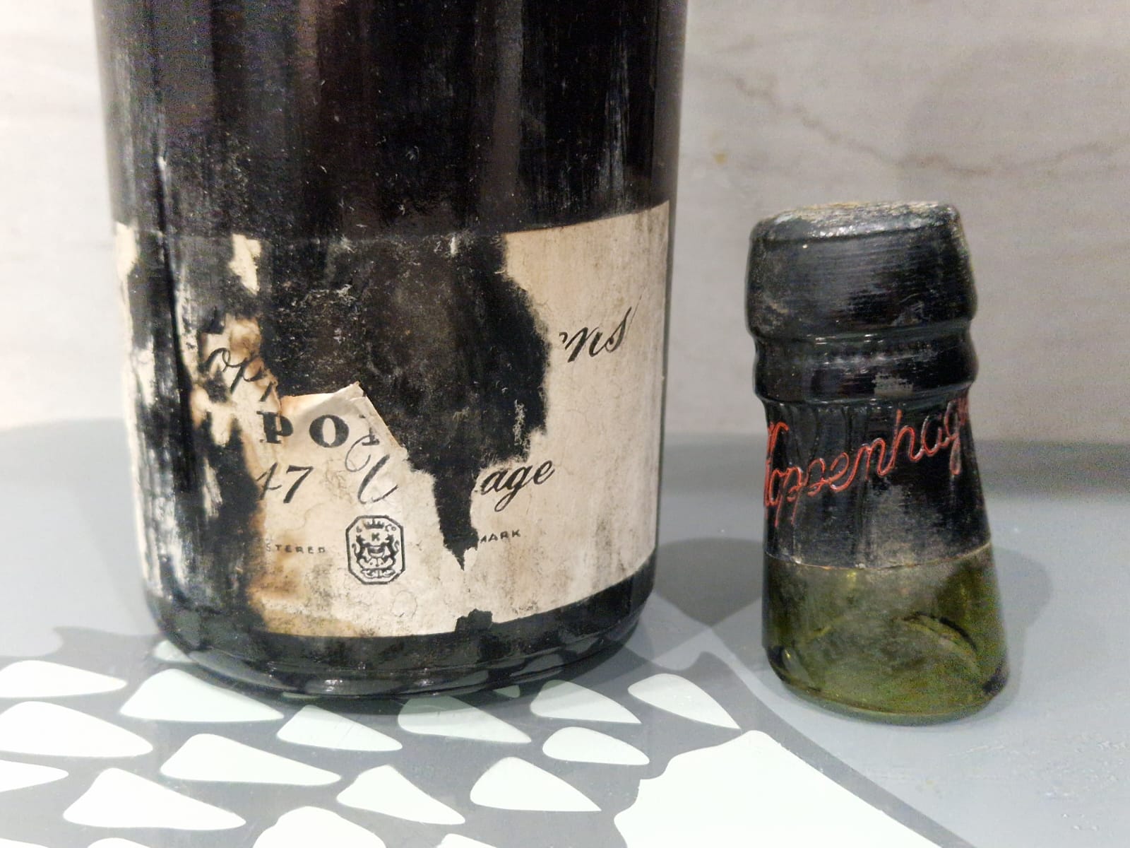 Kp1947-tonged.jpg